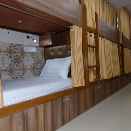 Metro Inn Dormitory Mumbai Bagian luar foto