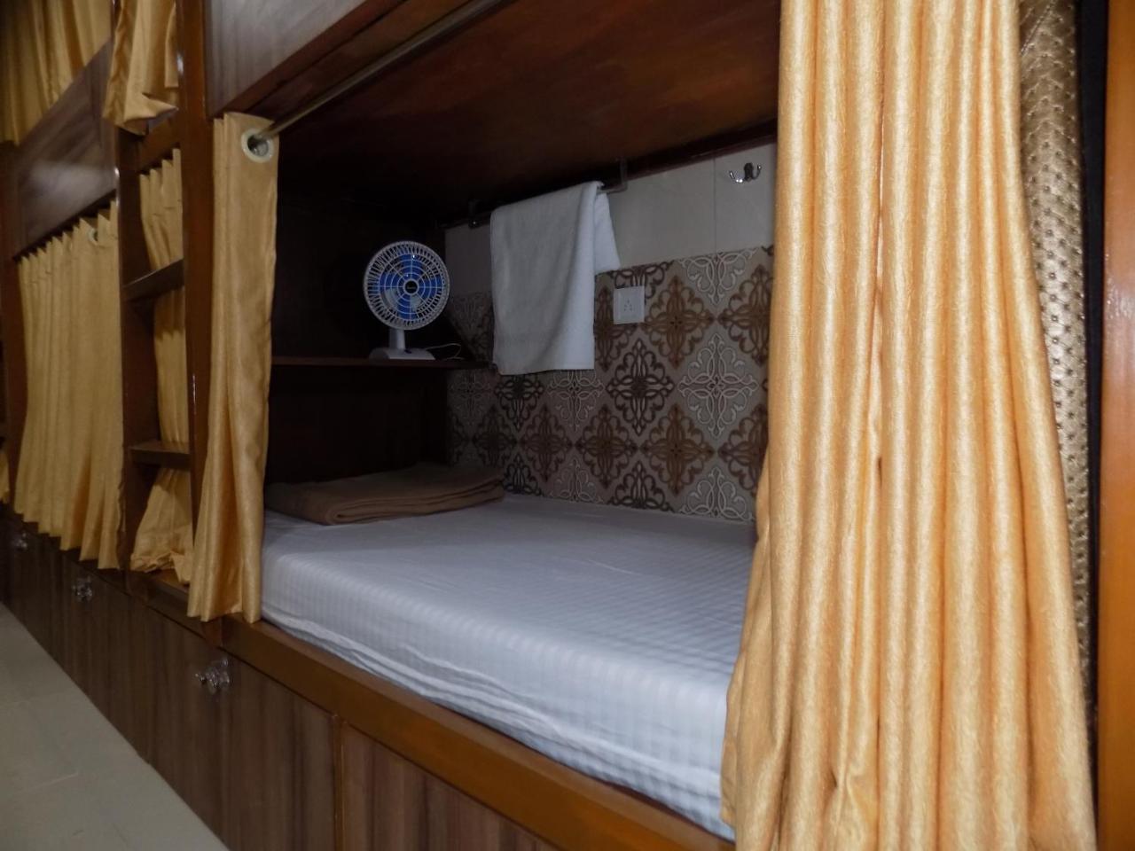 Metro Inn Dormitory Mumbai Bagian luar foto