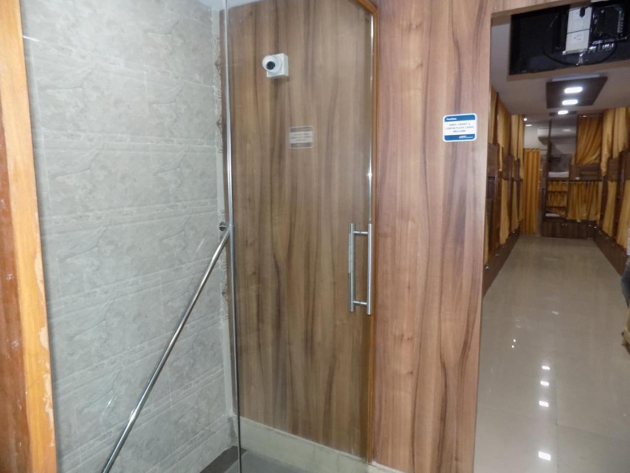Metro Inn Dormitory Mumbai Bagian luar foto