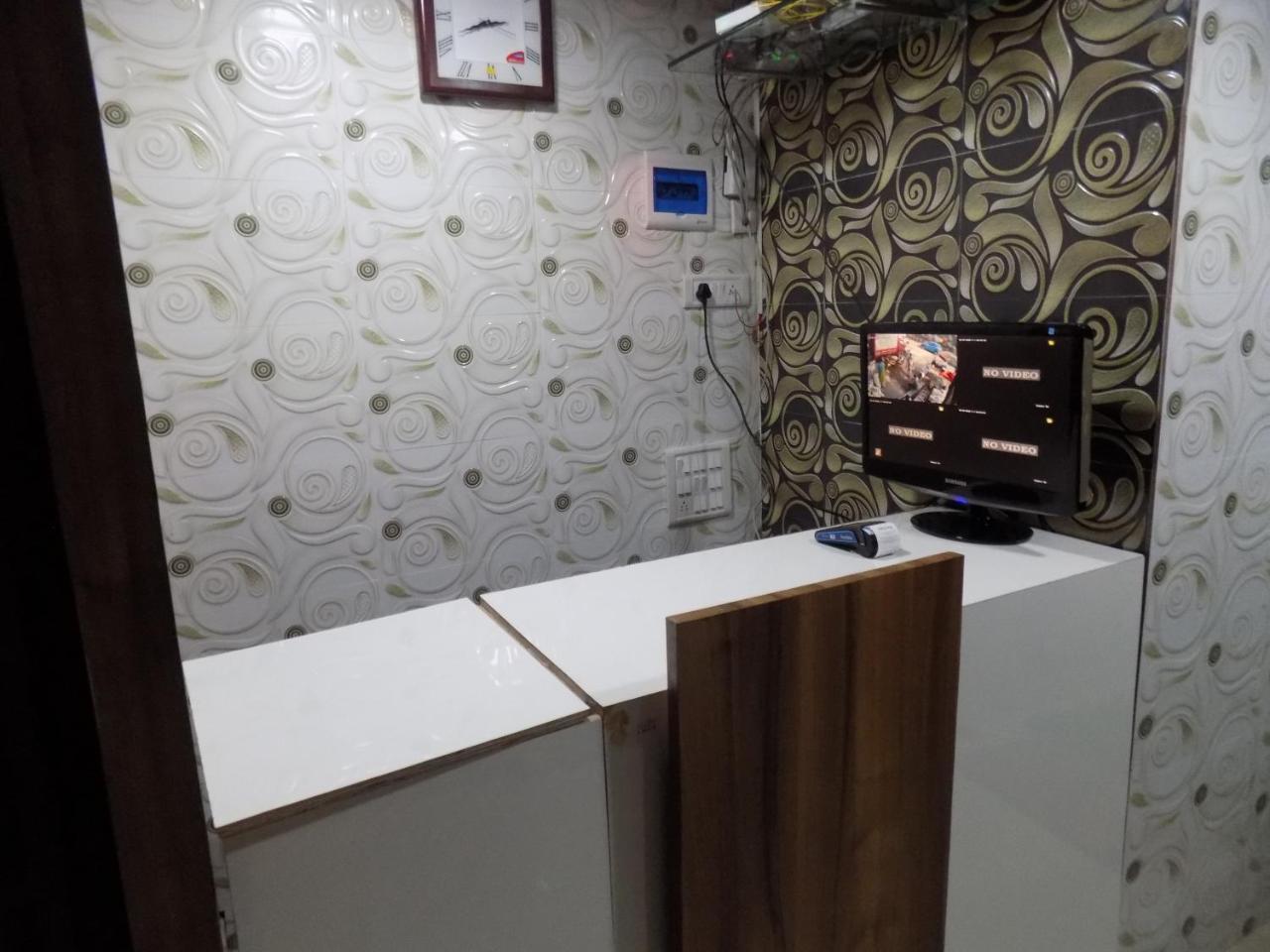 Metro Inn Dormitory Mumbai Bagian luar foto
