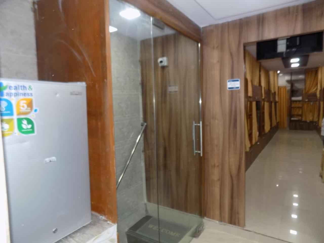 Metro Inn Dormitory Mumbai Bagian luar foto