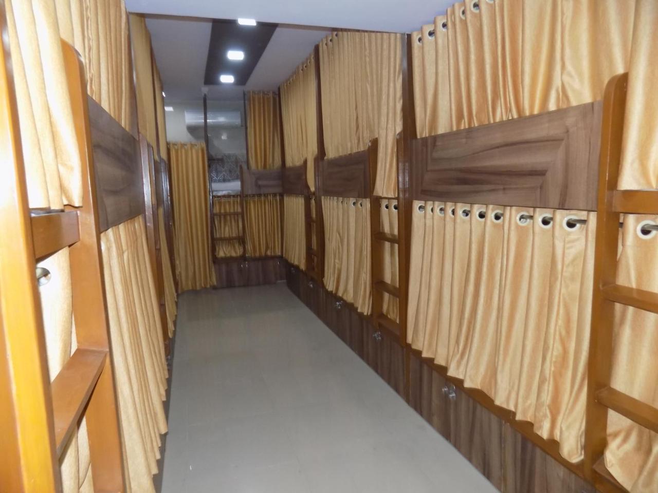 Metro Inn Dormitory Mumbai Bagian luar foto