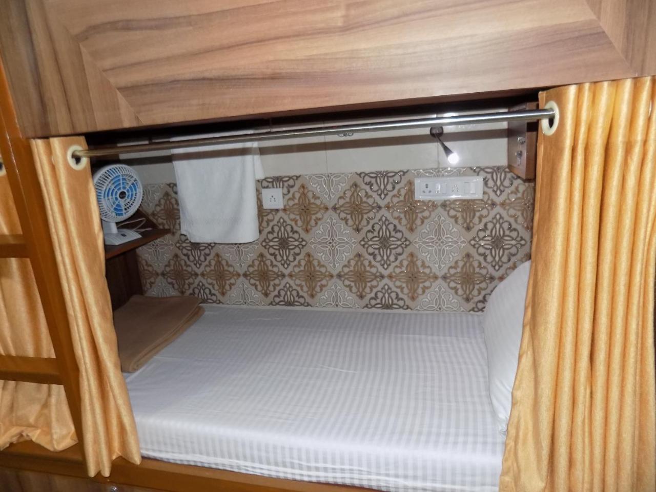 Metro Inn Dormitory Mumbai Bagian luar foto